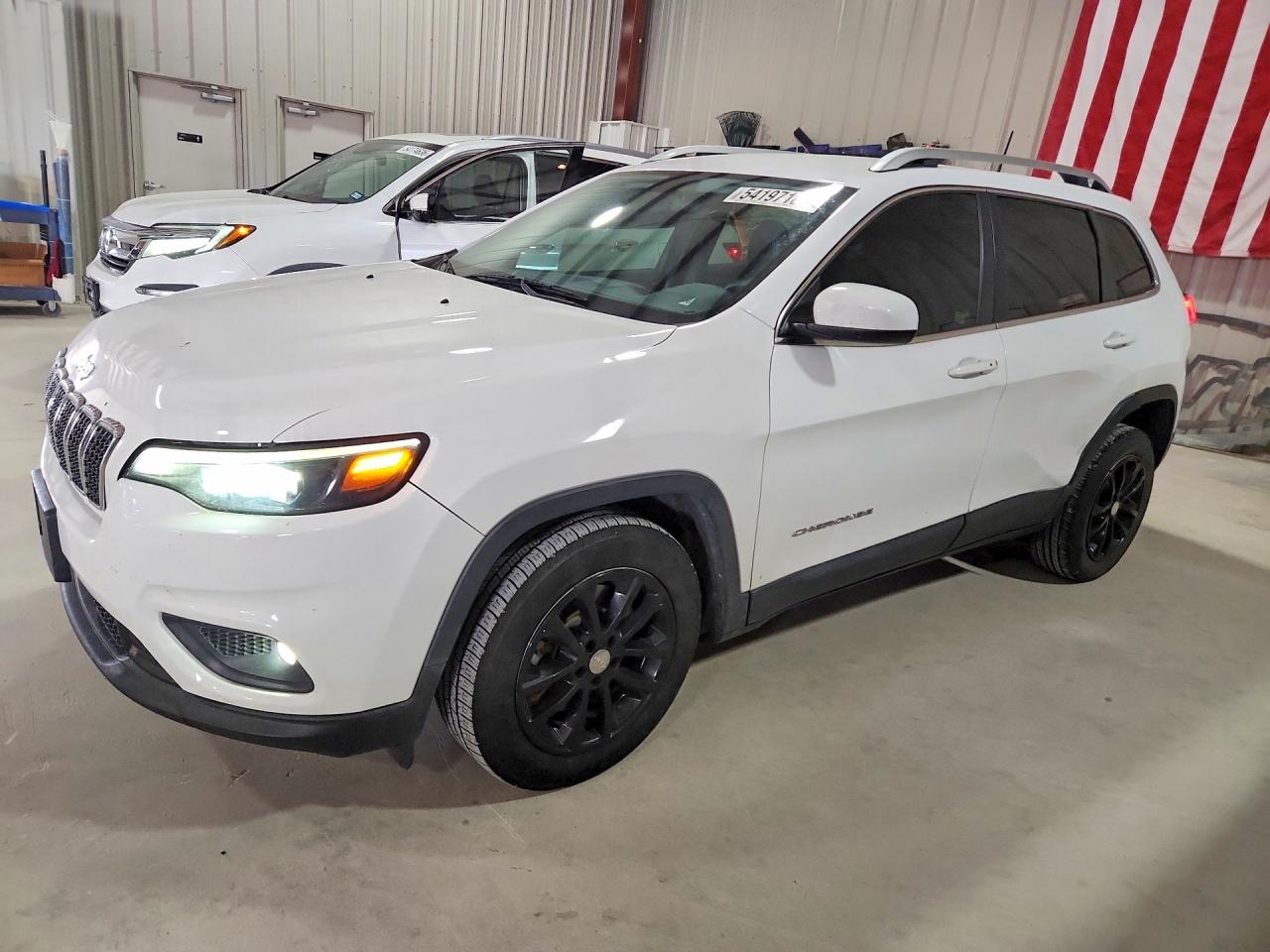 Salvage Jeep Grand Cherokee Image