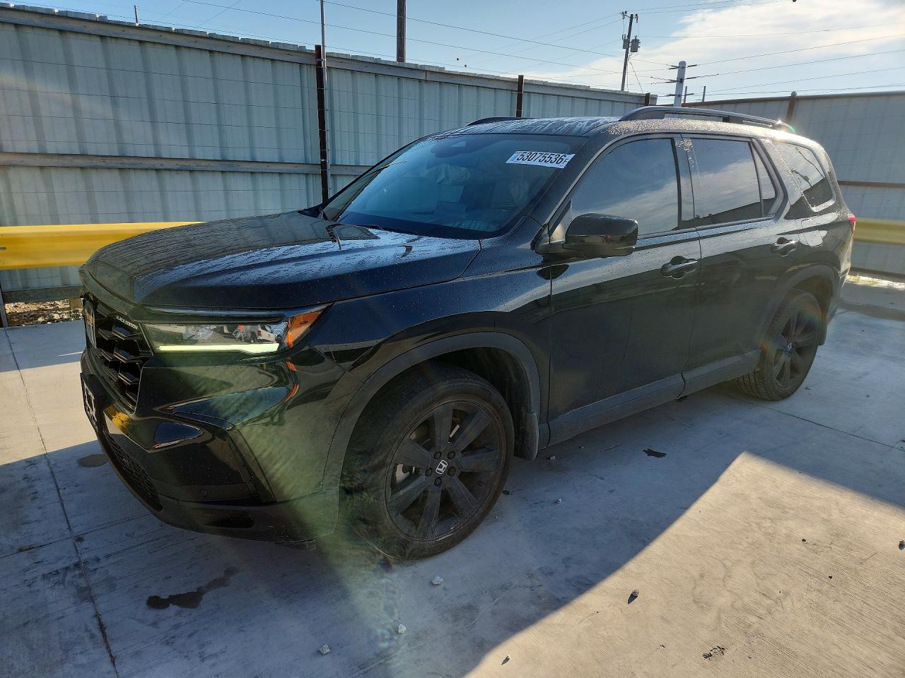 Salvage Honda Pilot Image