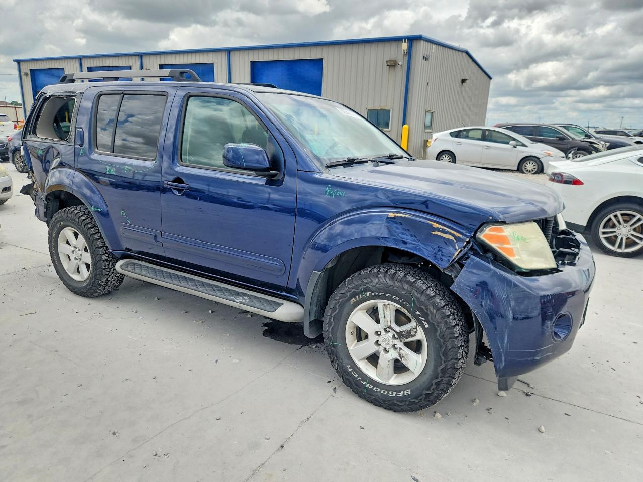 Nissan Pathfinder S