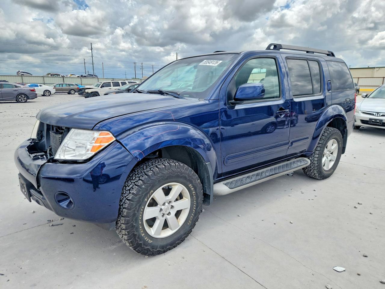 Salvage Nissan Pathfinder Image