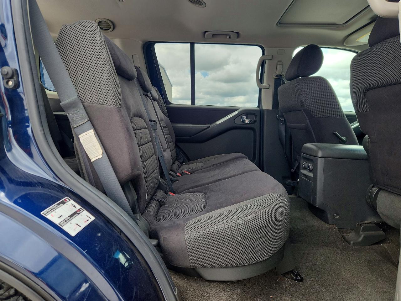 Nissan Pathfinder S