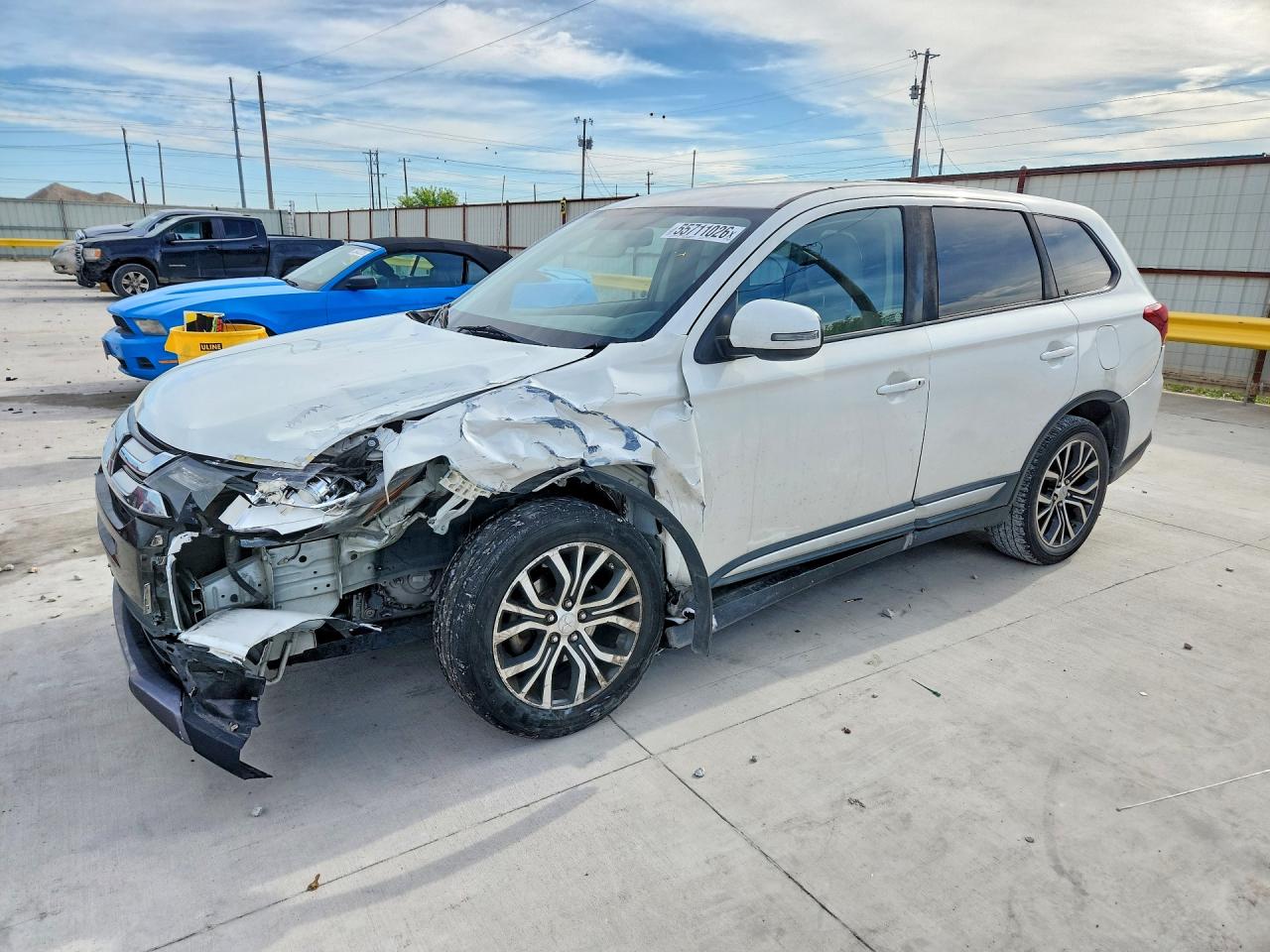 Salvage Mitsubishi Outlander Image