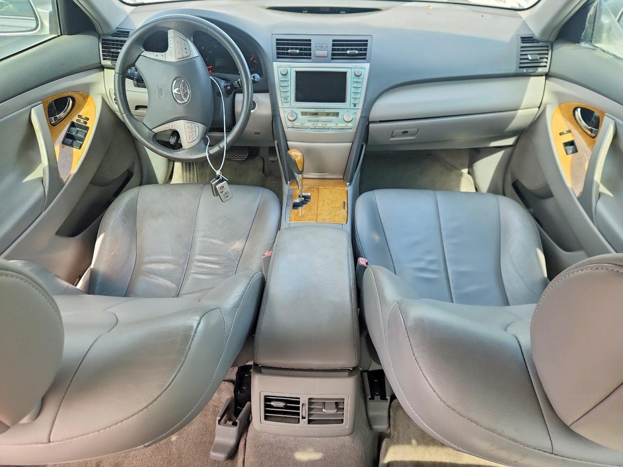 Toyota Camry Xle V6