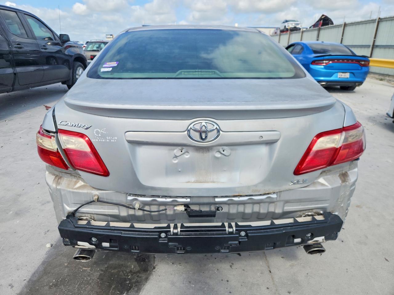 Toyota Camry Xle V6