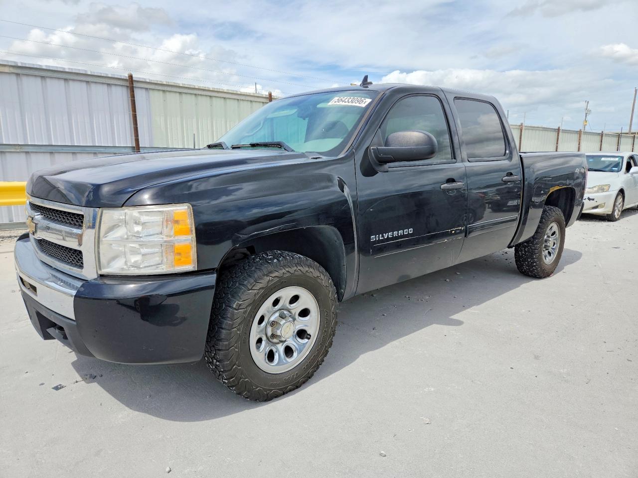 Salvage Chevrolet Silverado Image