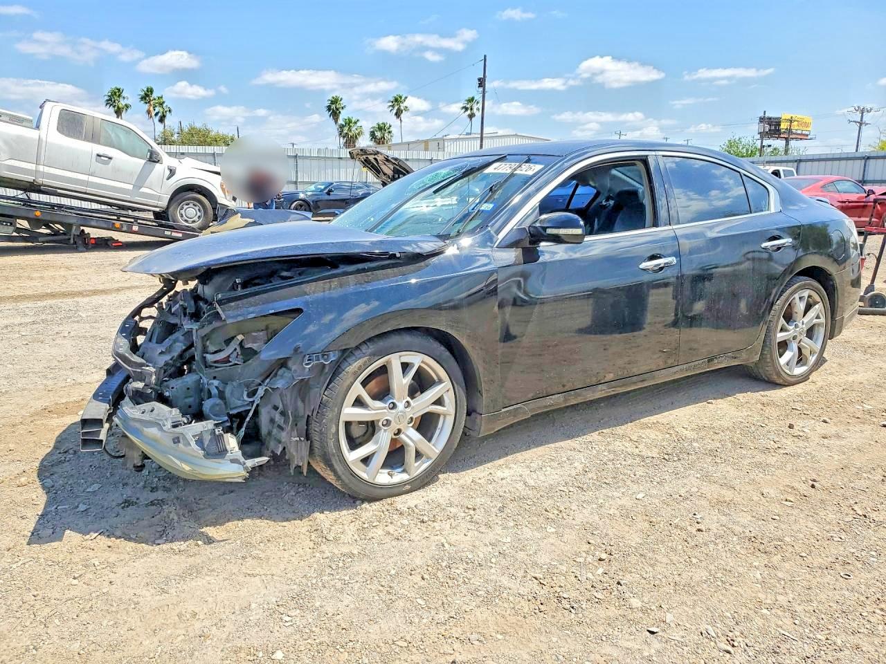 Salvage Nissan Maxima Image