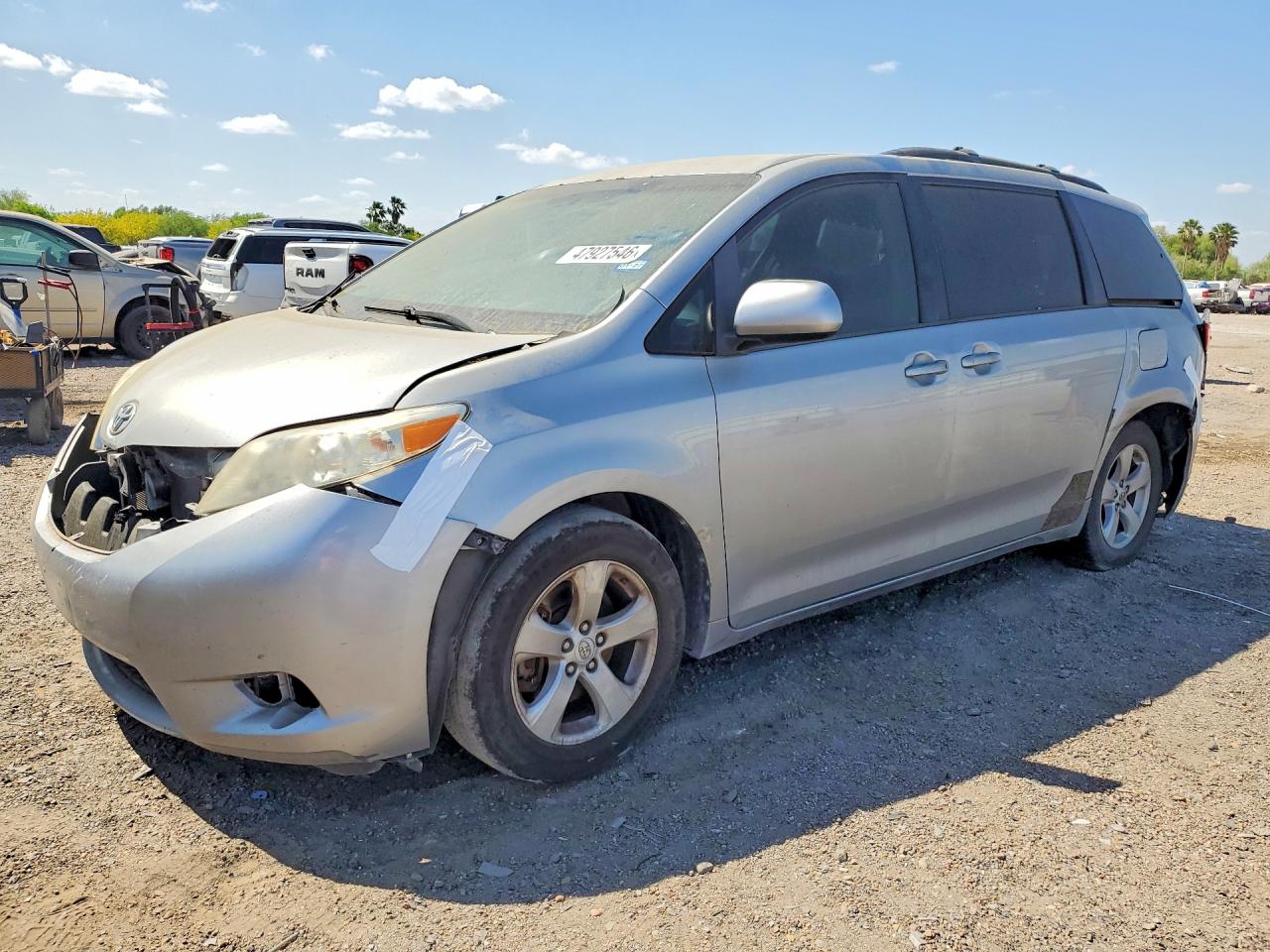 Salvage Toyota Sienna Image
