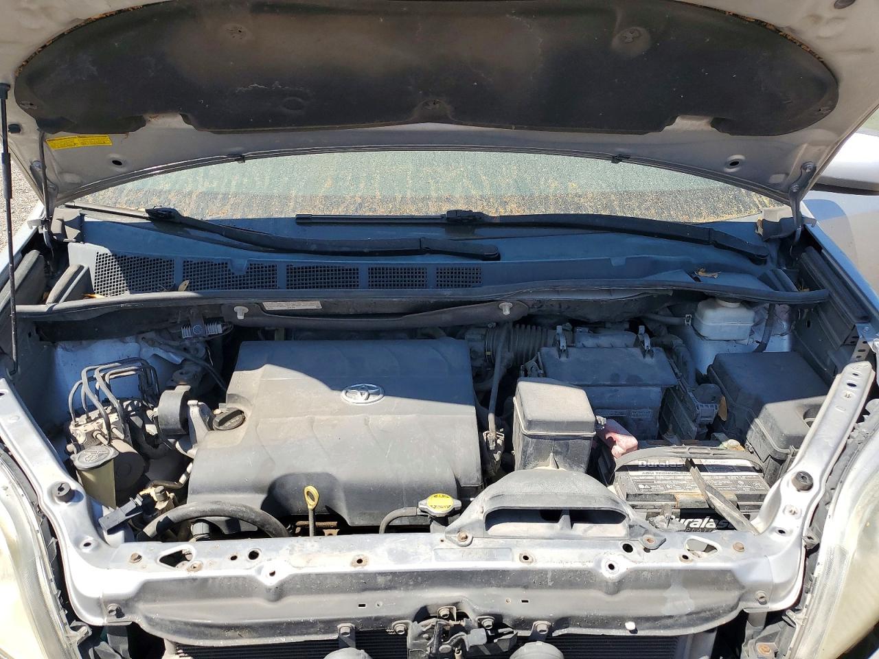 Toyota Sienna Le 8 Passenger