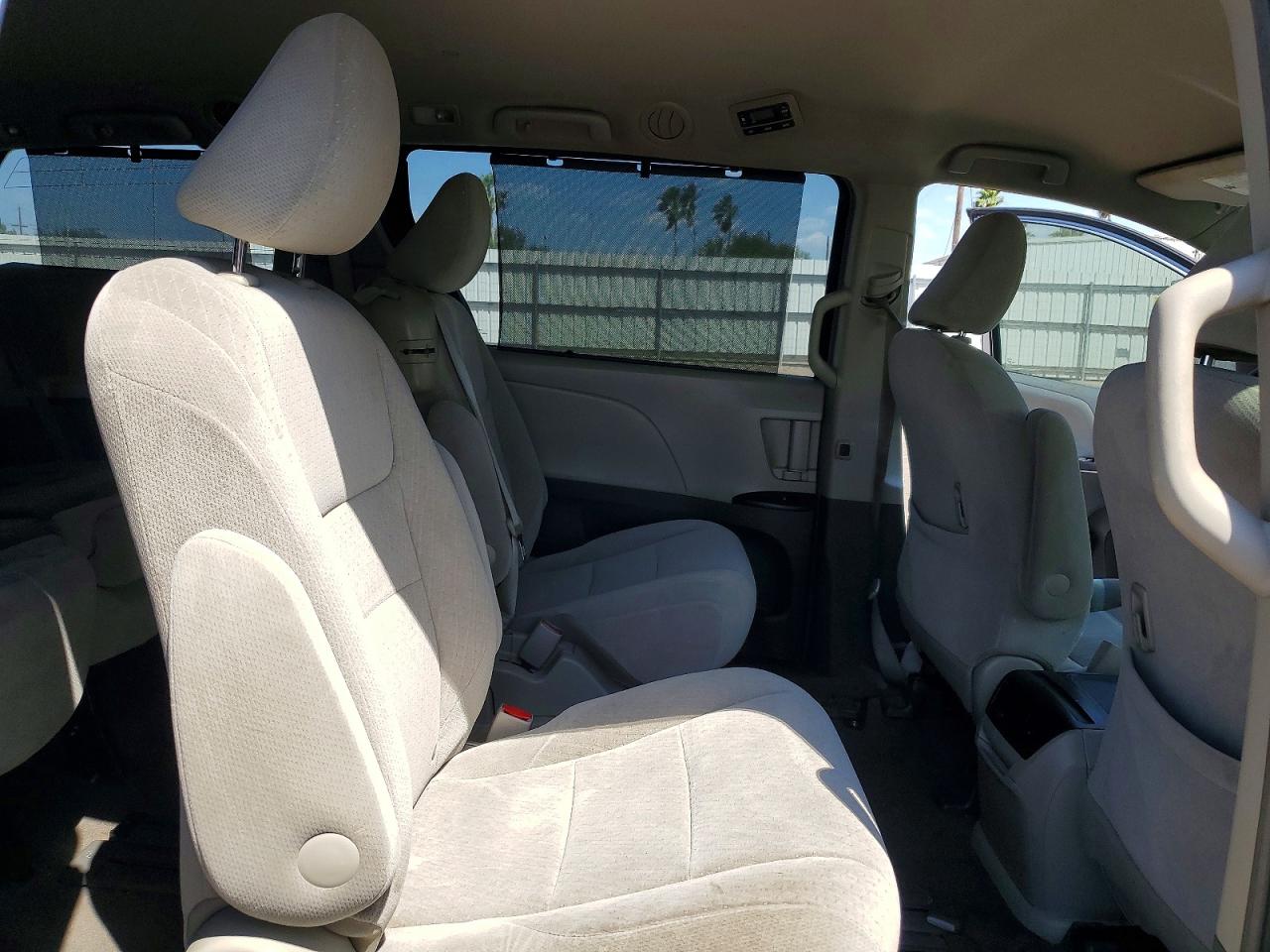 Toyota Sienna Le 8 Passenger