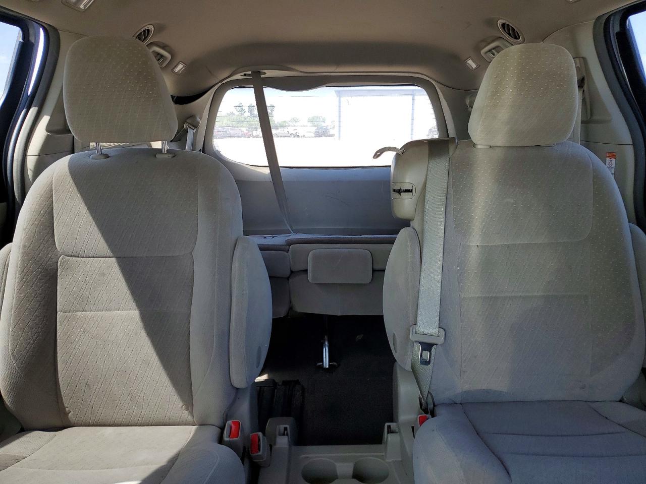 Toyota Sienna Le 8 Passenger