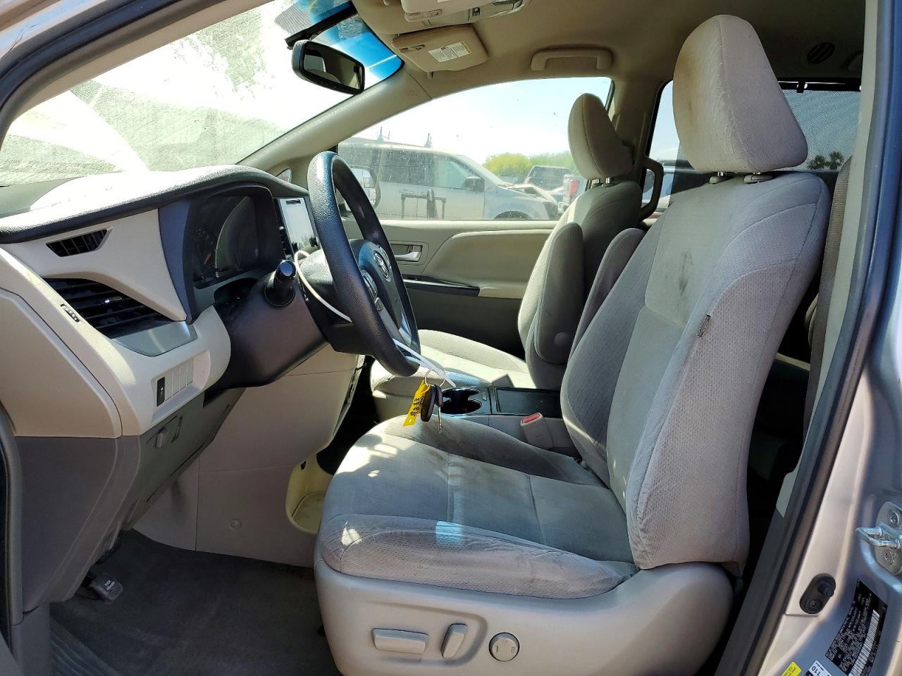 Toyota Sienna Le 8 Passenger