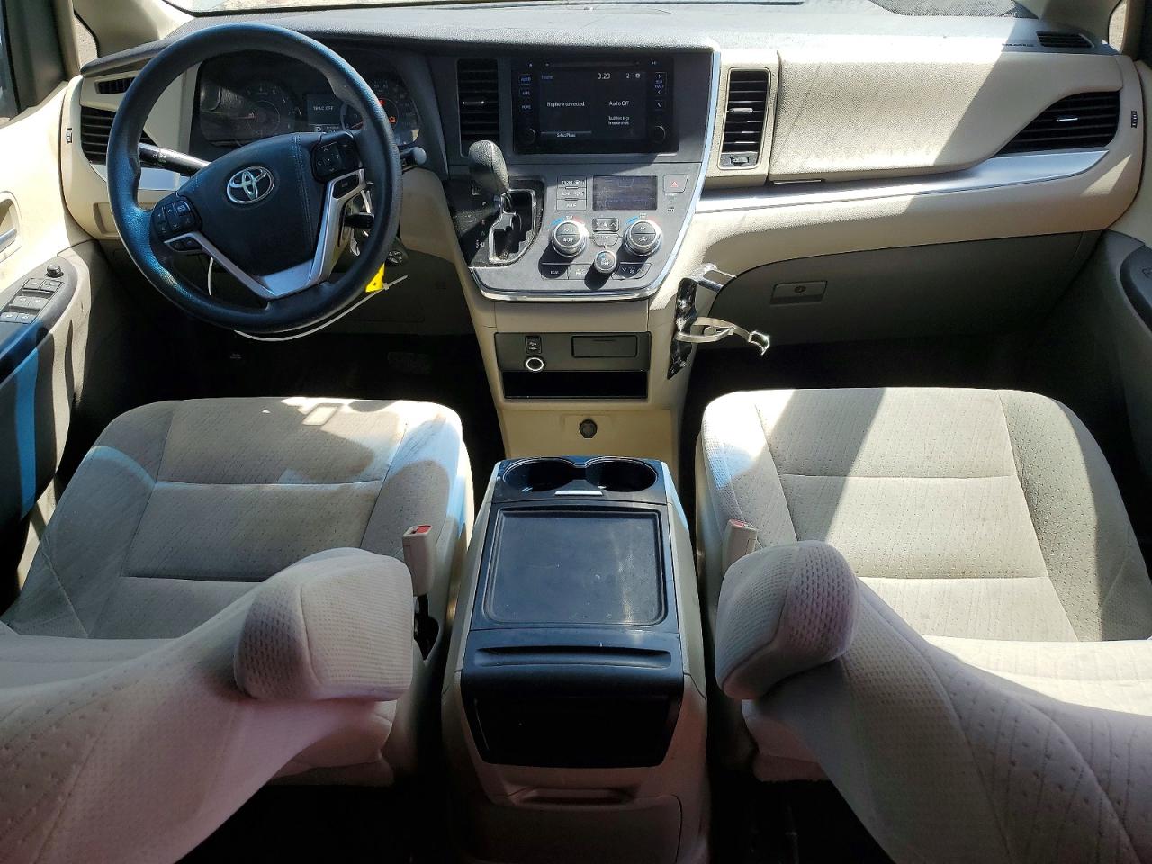 Toyota Sienna Le 8 Passenger
