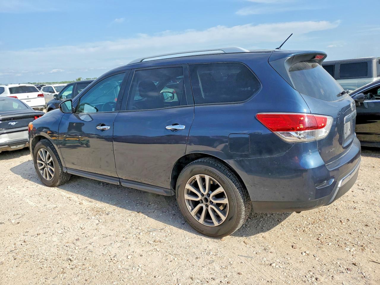 Nissan Pathfinder S