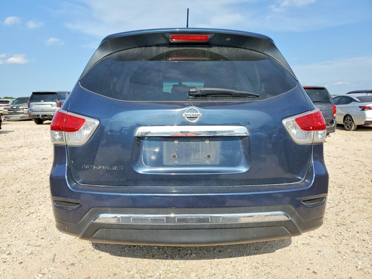 Nissan Pathfinder S