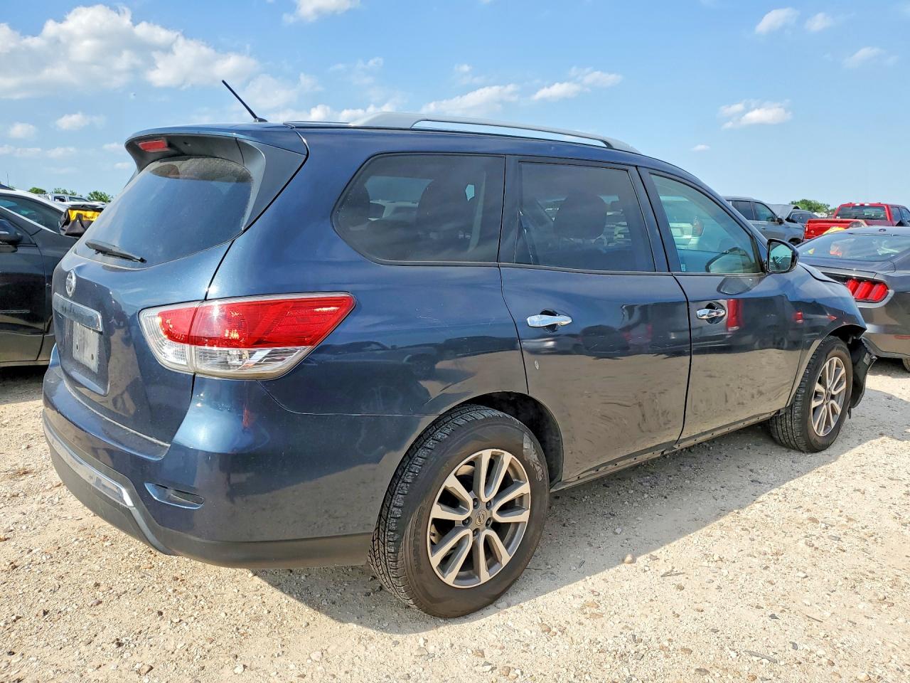 Nissan Pathfinder S