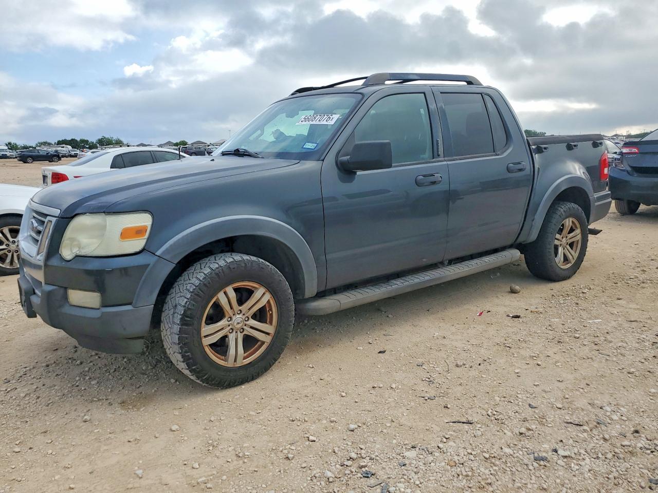Salvage Ford Explorer Image