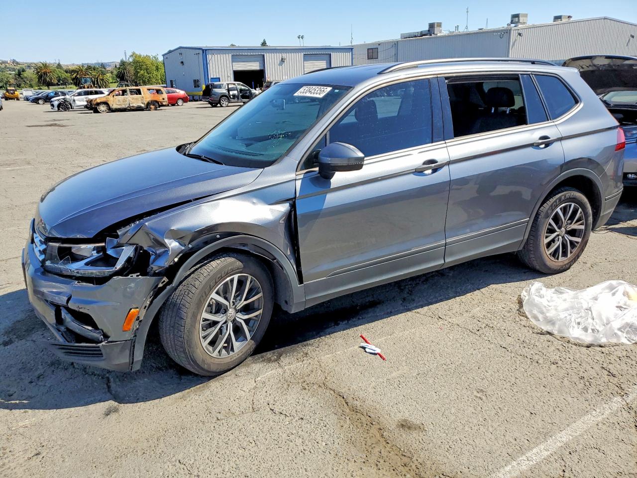 Salvage Volkswagen Tiguan Image