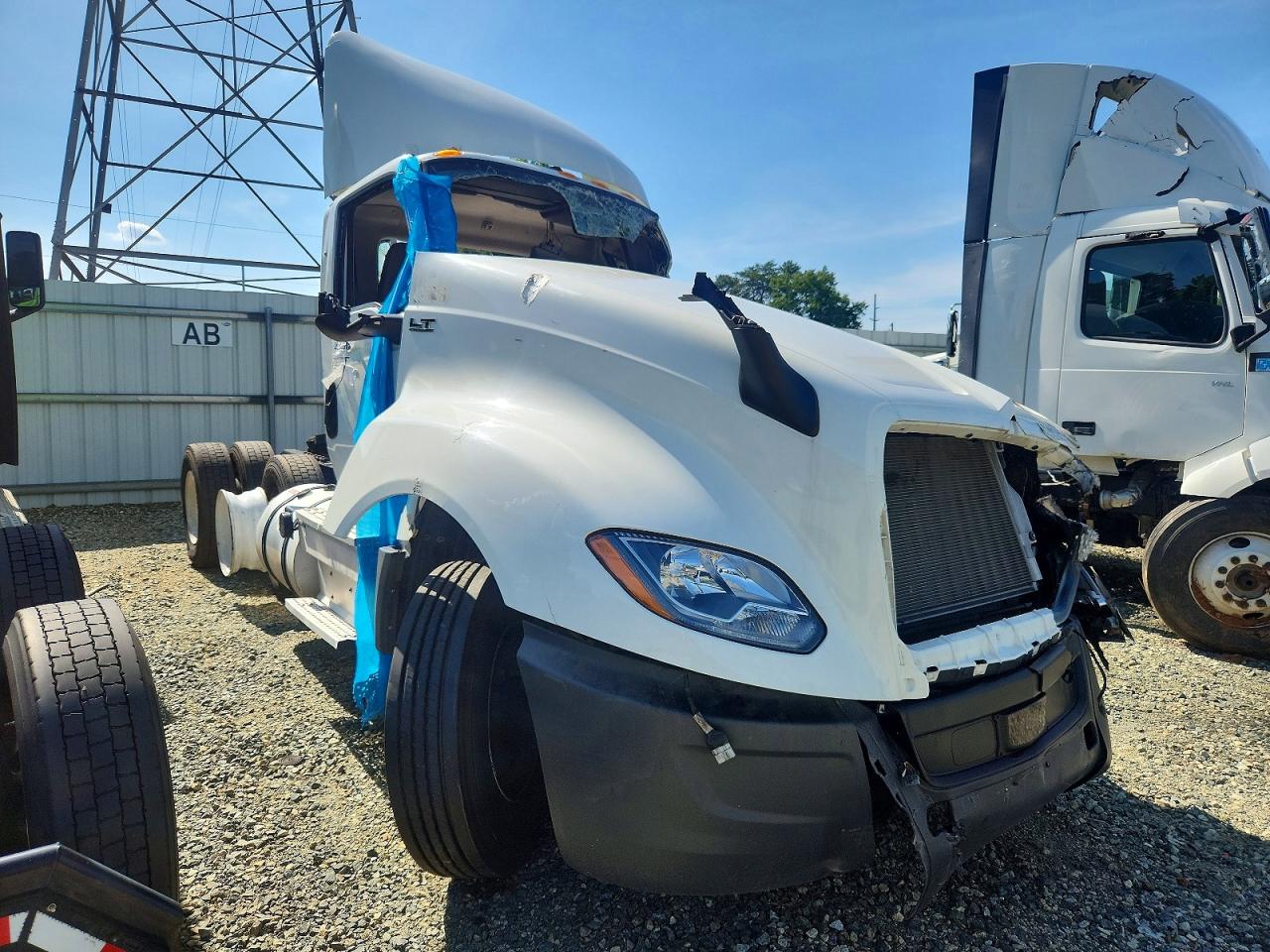 Salvage International Lt625 Image