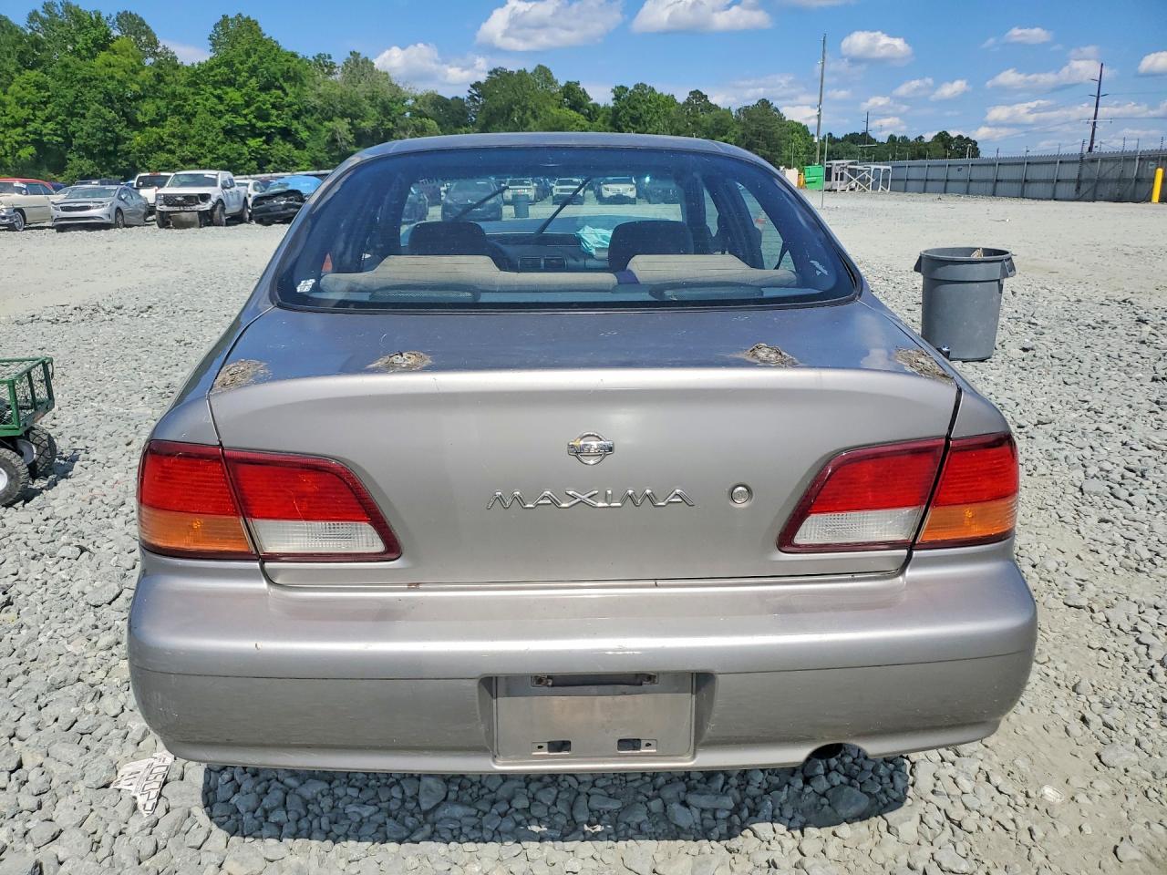Nissan Maxima Gxe