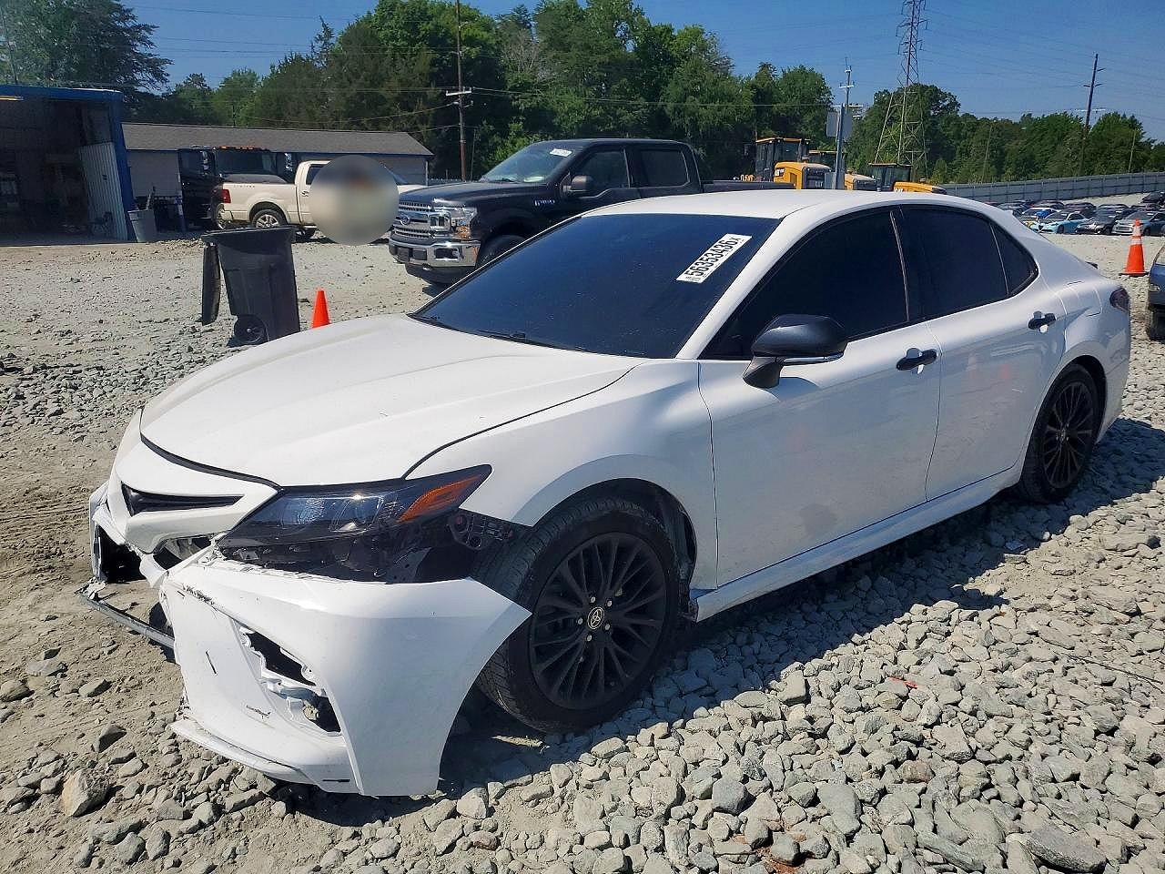 Salvage Toyota Camry Image