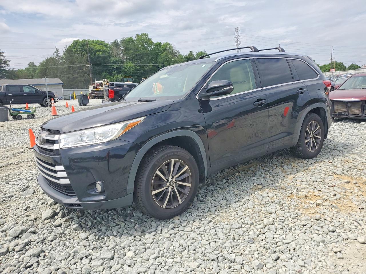 Salvage Toyota Highlander Image