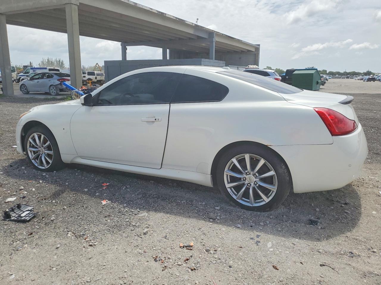 INFINITI G37 X