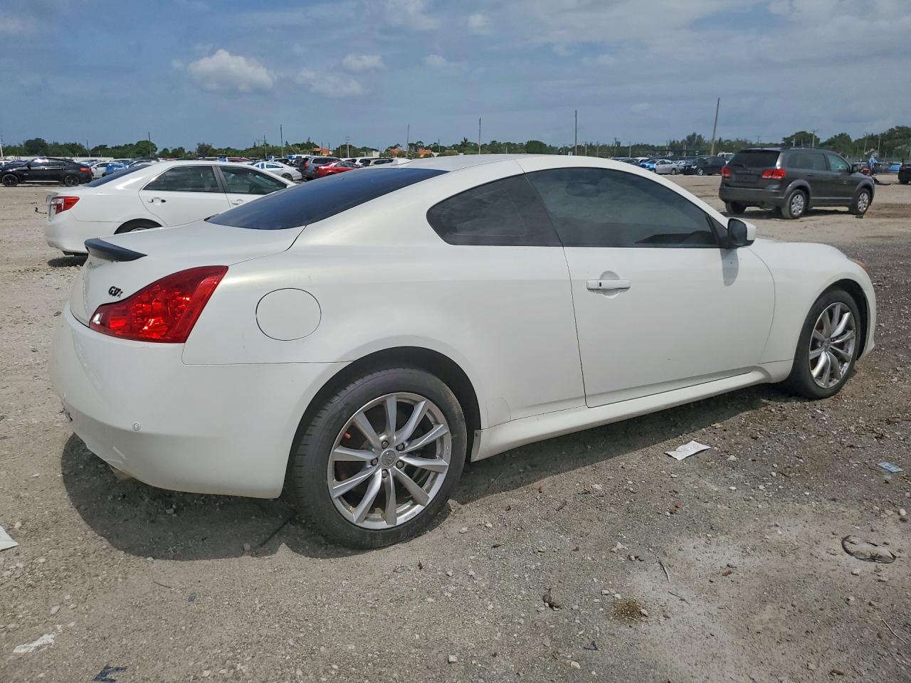INFINITI G37 X