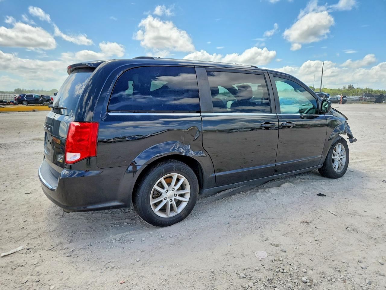 Dodge Caravan Sxt