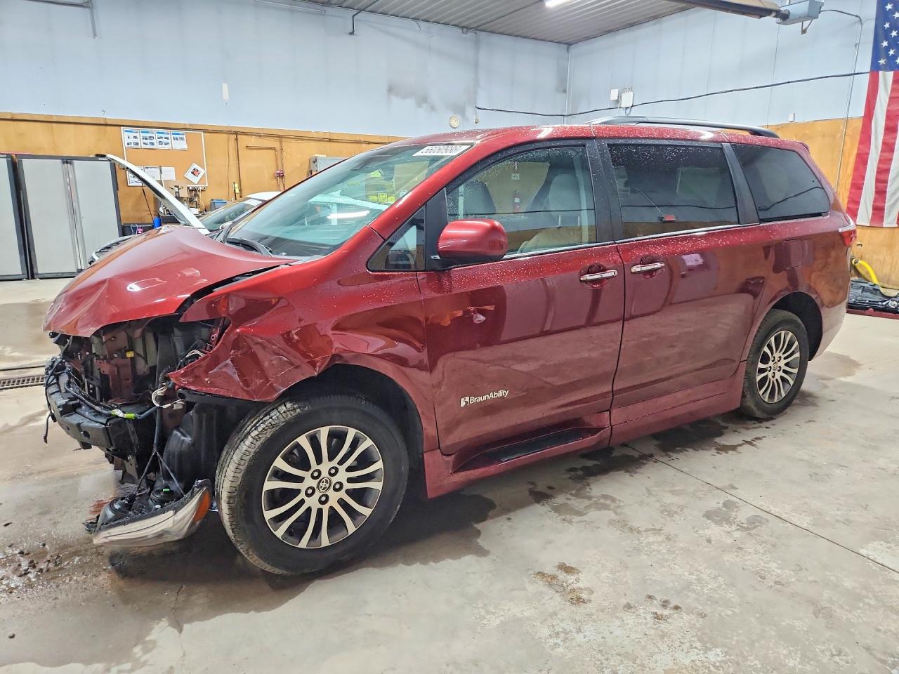 Salvage Toyota Sienna Image