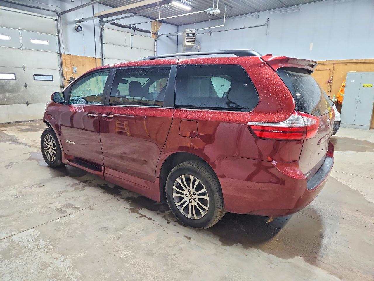 Toyota Sienna Xle 8-passenger