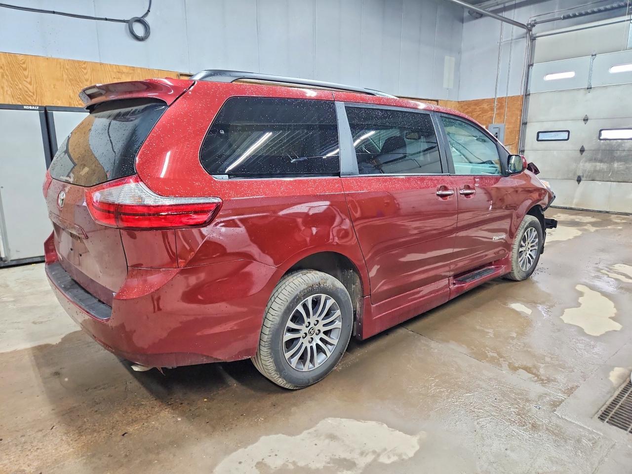 Toyota Sienna Xle 8-passenger
