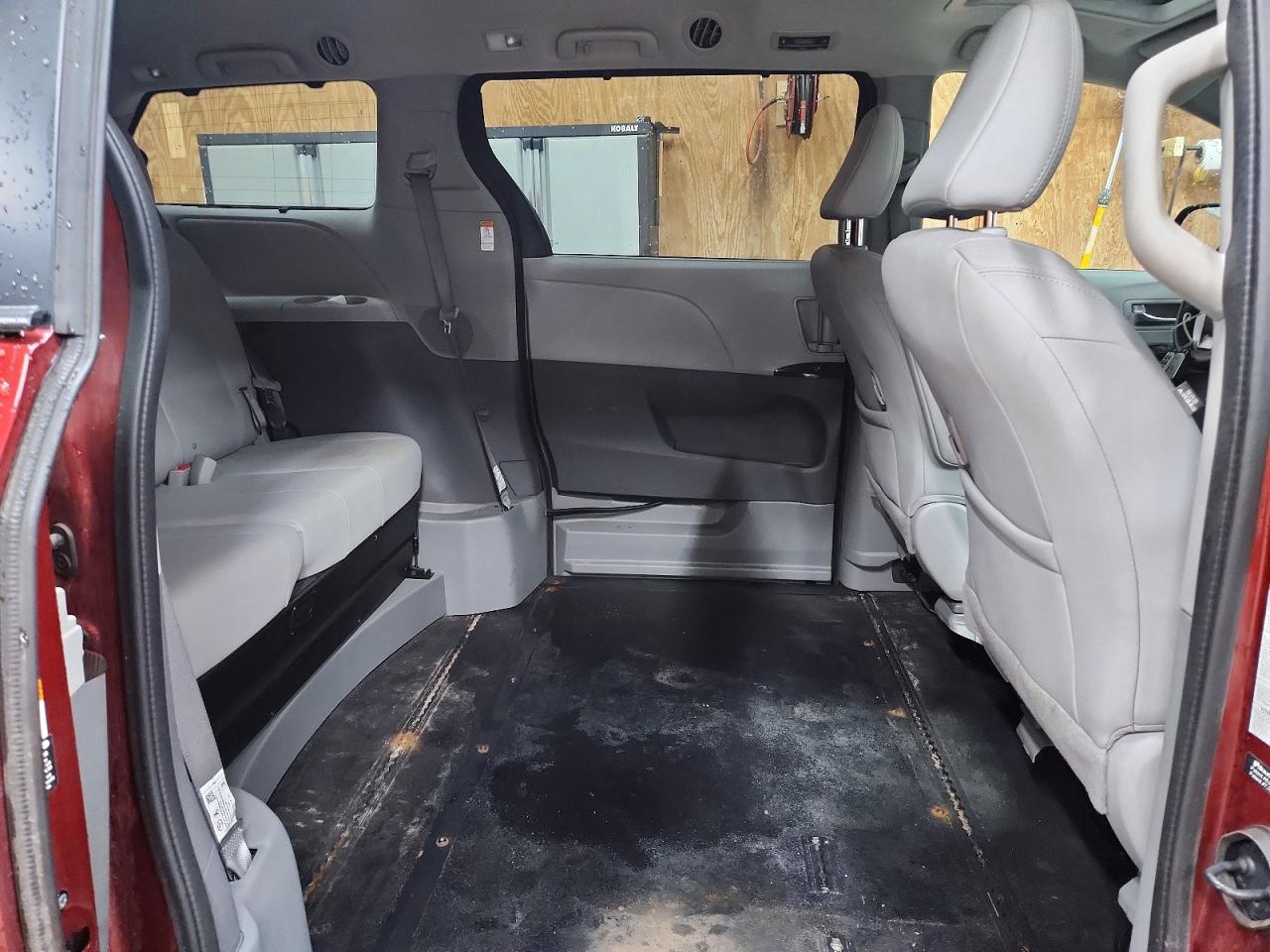 Toyota Sienna Xle 8-passenger