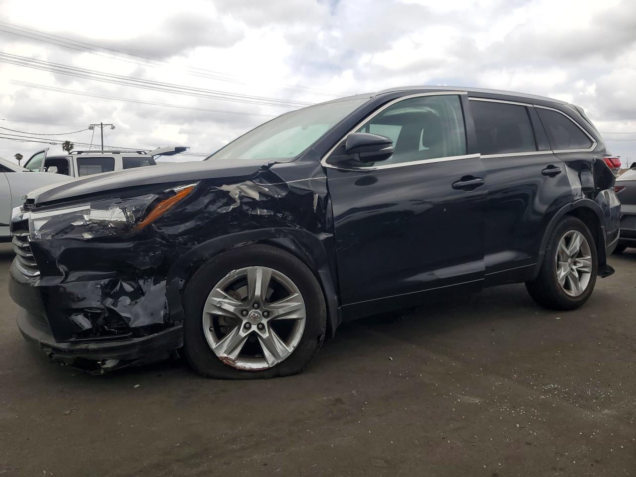Salvage Toyota Highlander Image