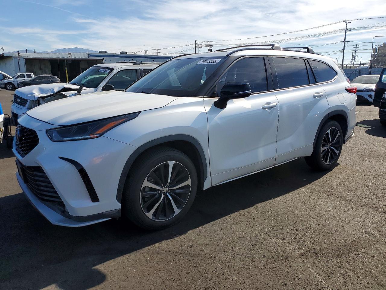 Salvage Toyota Highlander Image