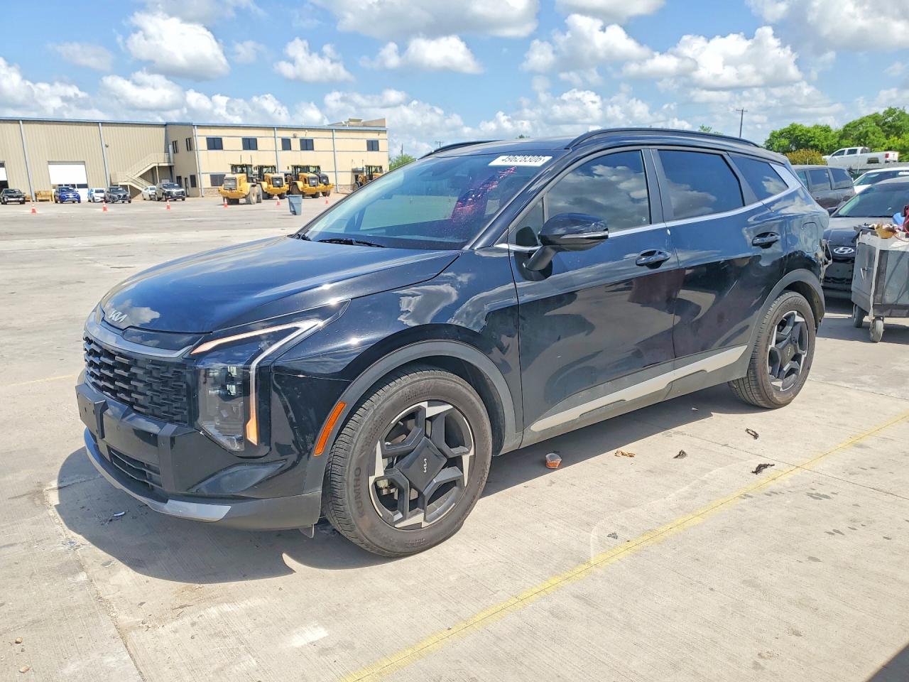 Salvage Kia Sportage Image