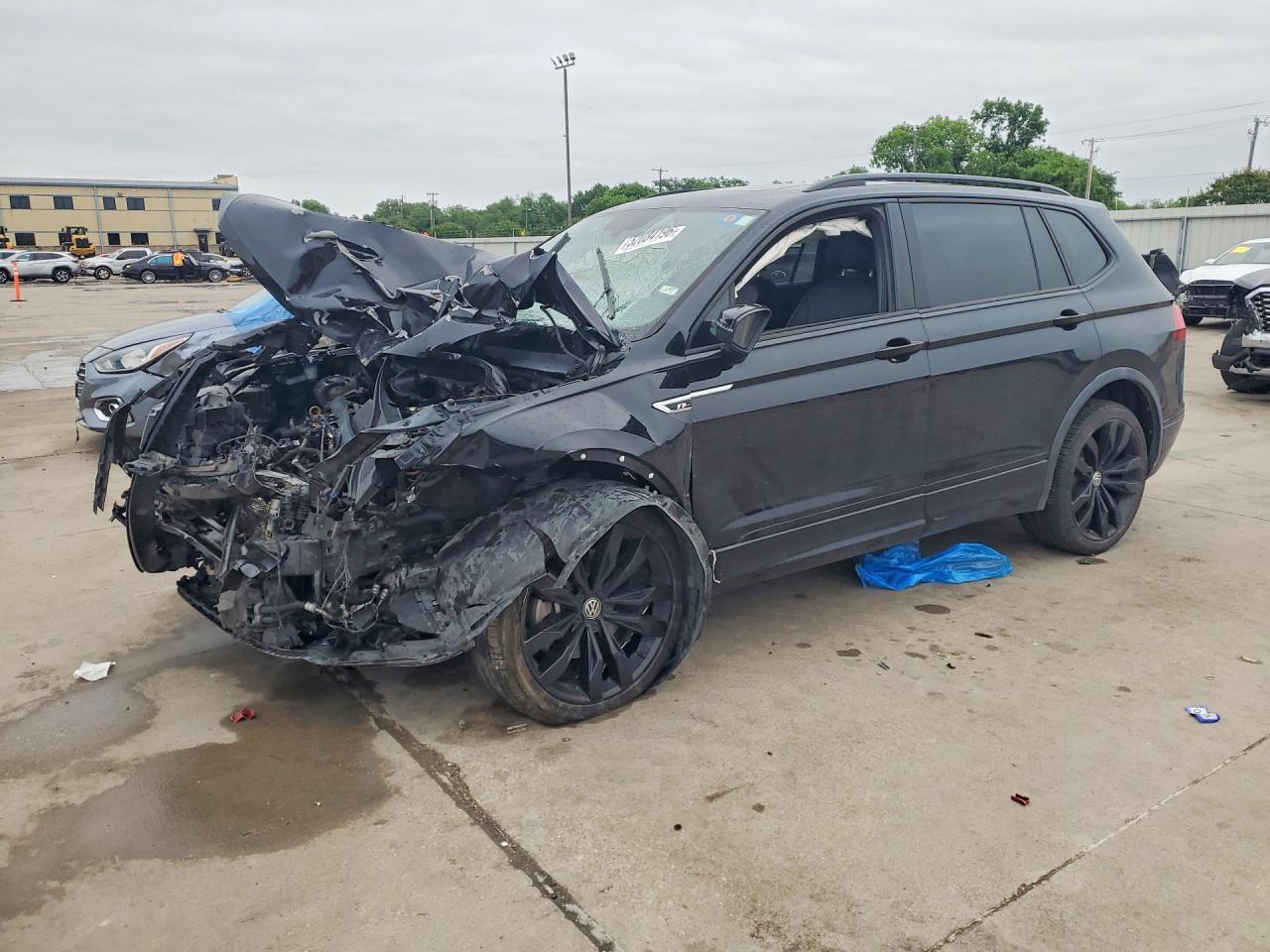 Salvage Volkswagen Tiguan Image