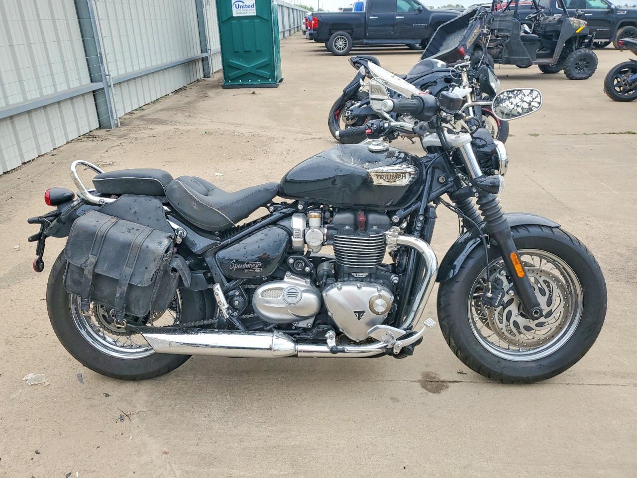 Salvage Triumph Bonneville Image