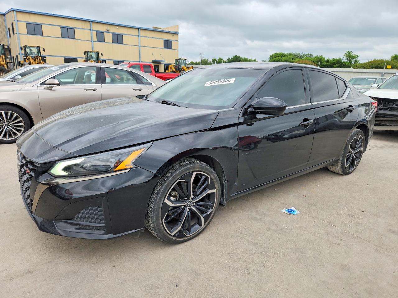 Salvage Nissan Altima Image