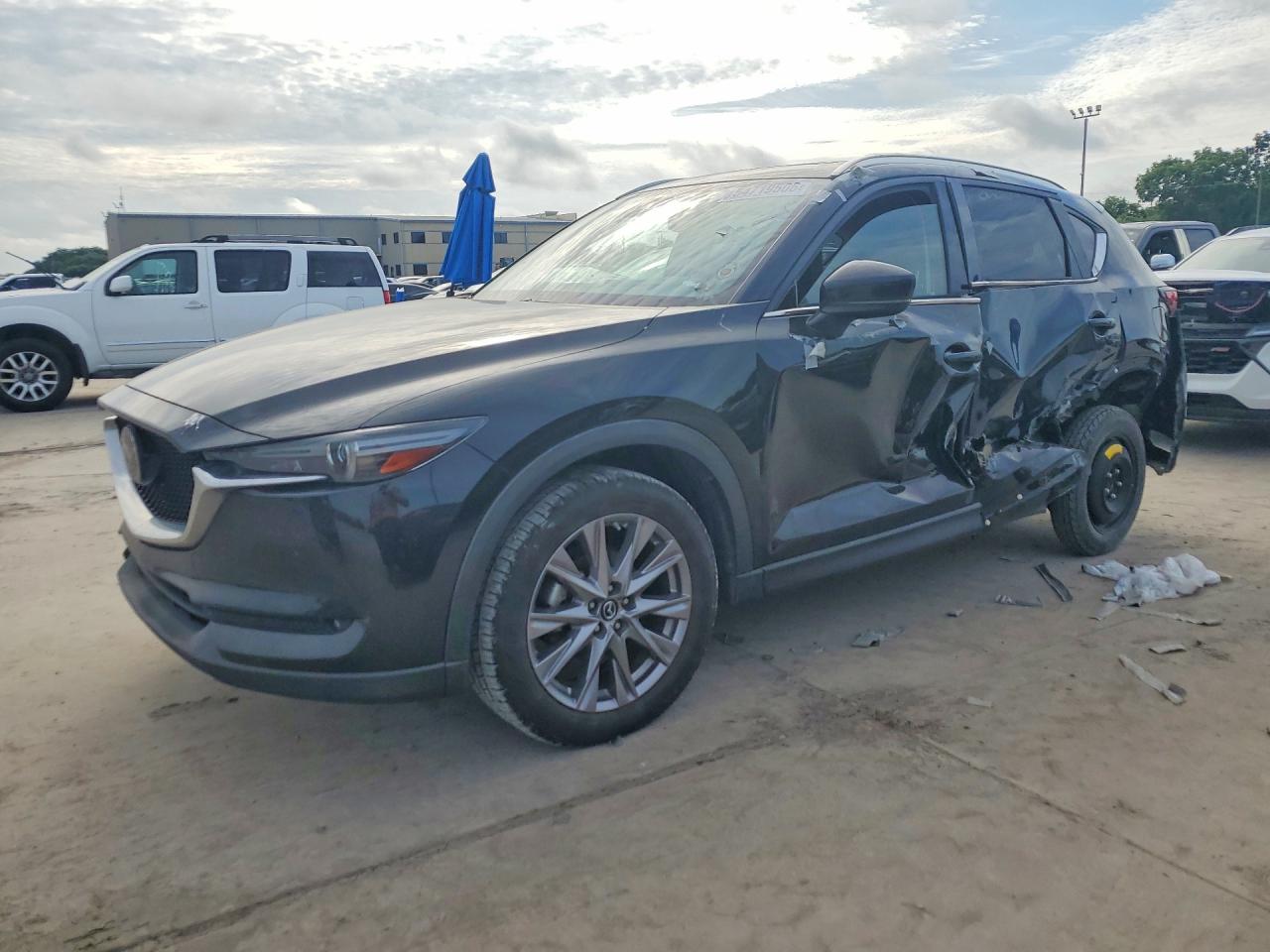 Salvage Mazda Cx Image