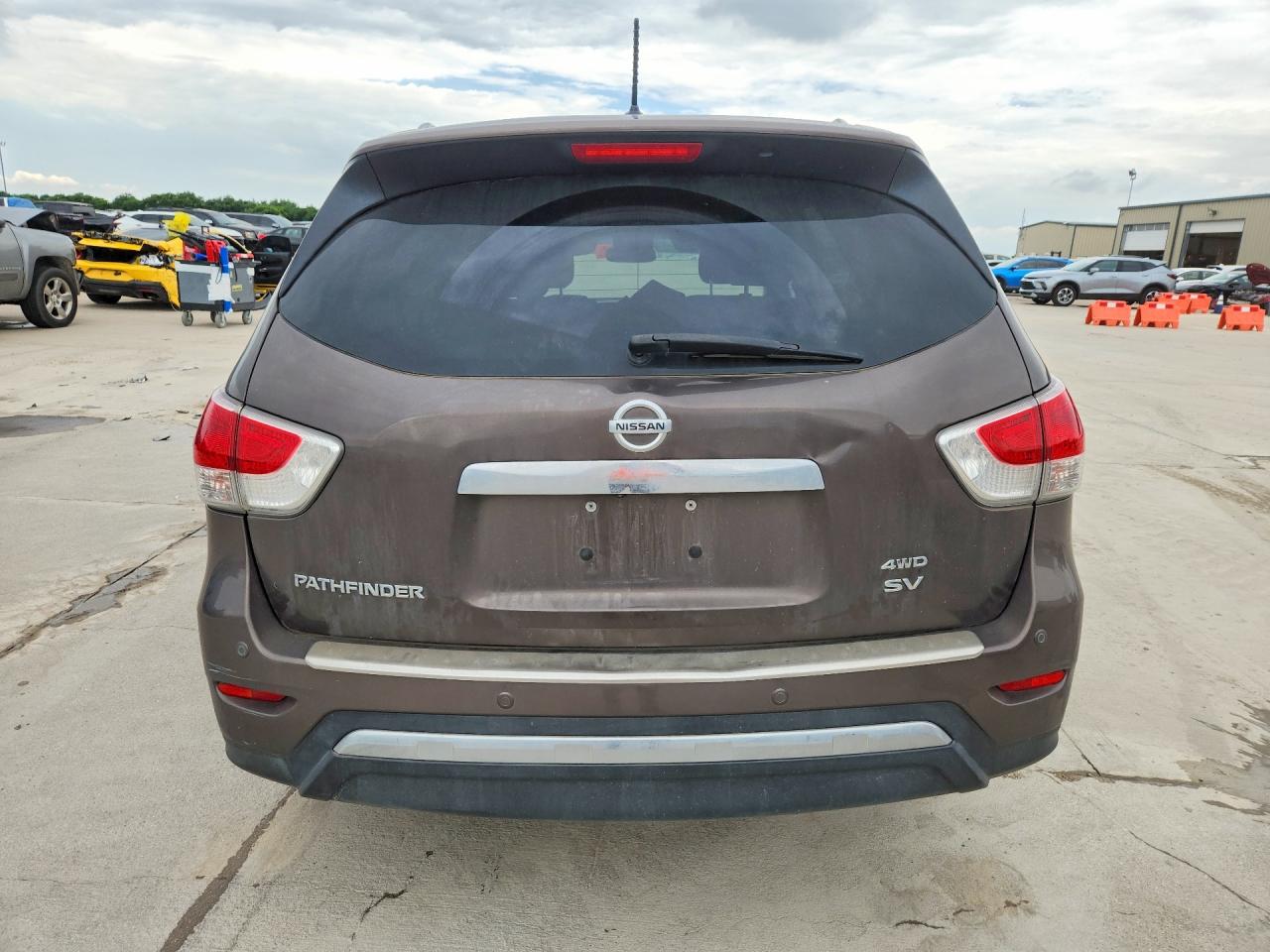 Nissan Pathfinder Sv