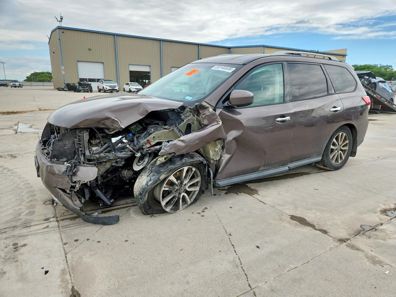 Salvage Nissan Pathfinder Image