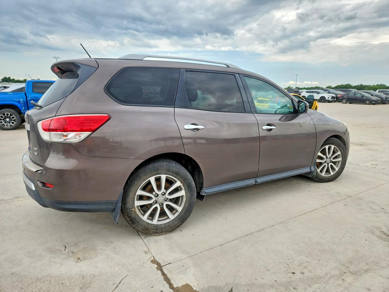Nissan Pathfinder Sv