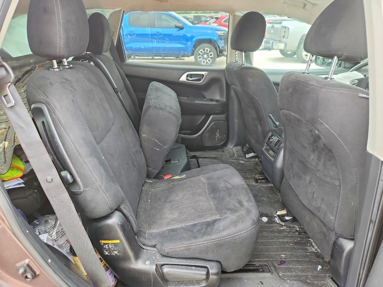 Nissan Pathfinder Sv
