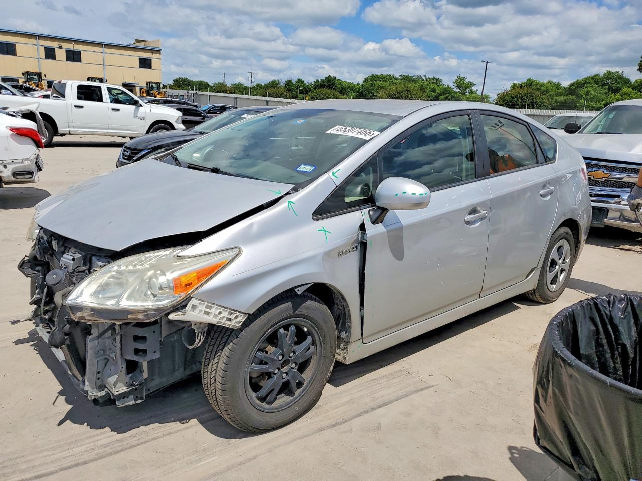 Salvage Toyota Prius Image