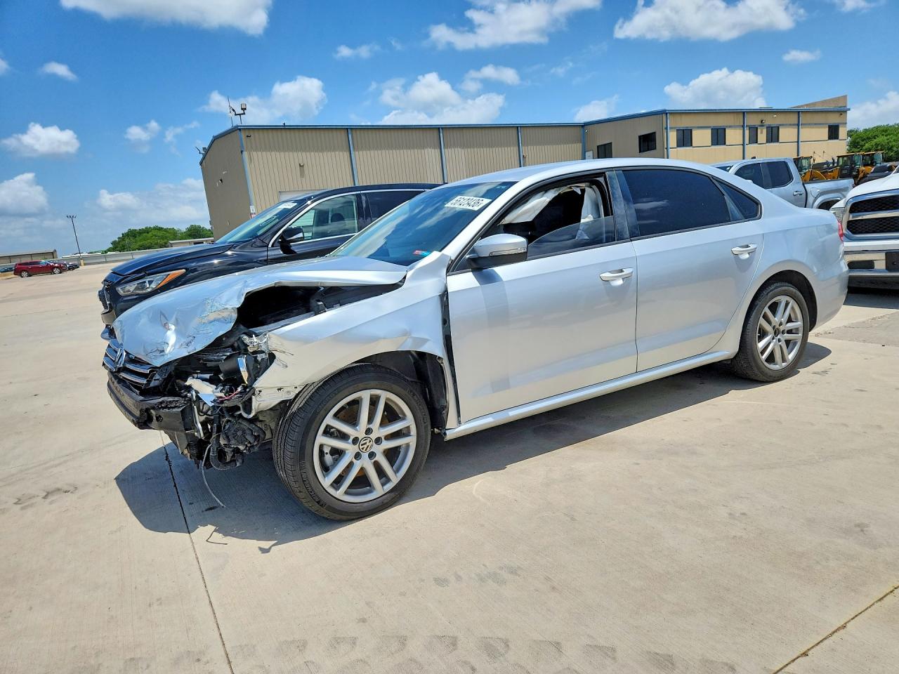 Salvage Volkswagen Passat Image