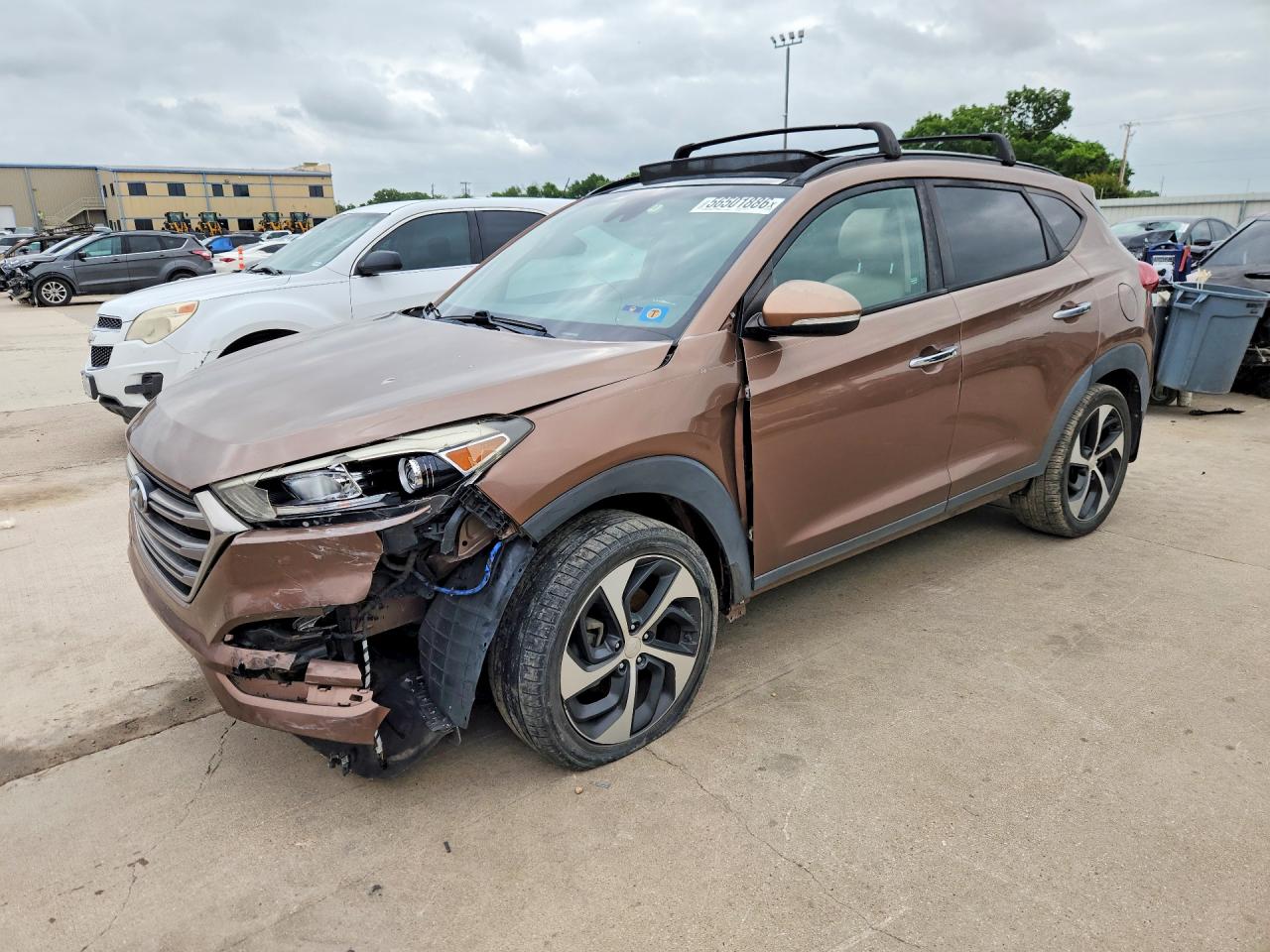 Salvage Hyundai TUCSON Image
