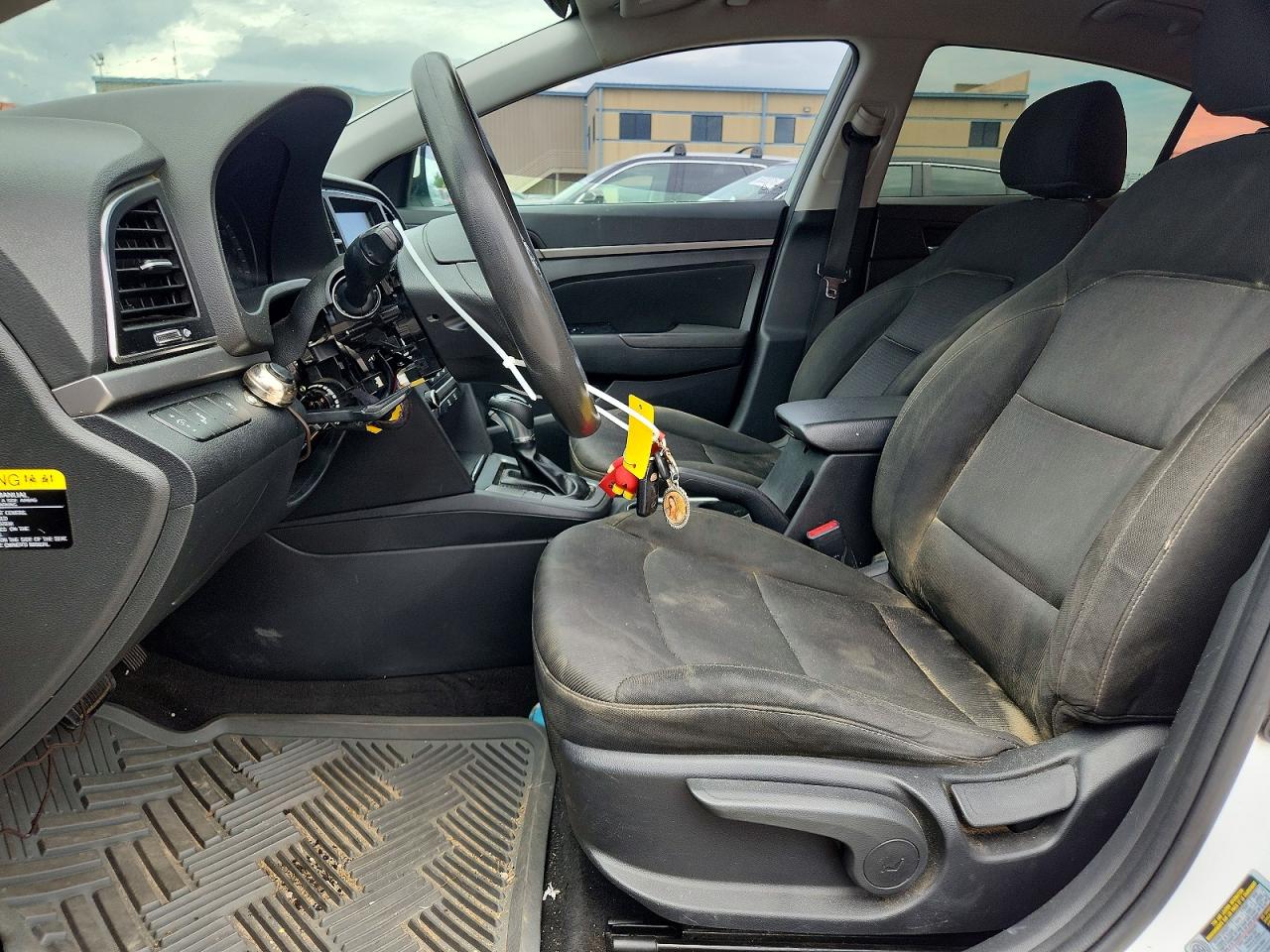 Hyundai ELANTRA Sel