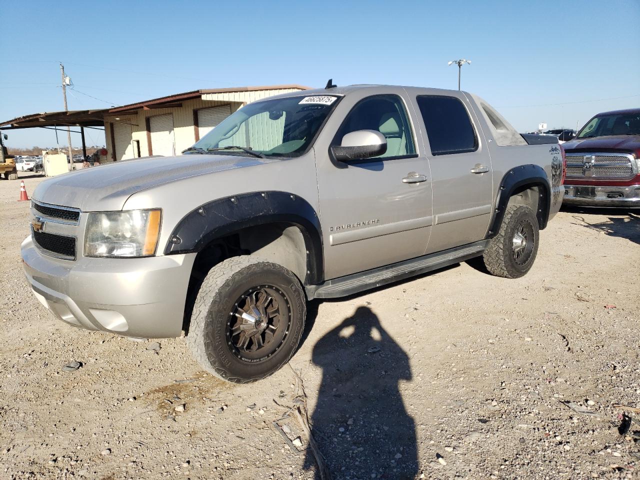 Salvage Chevrolet Avalanche Image