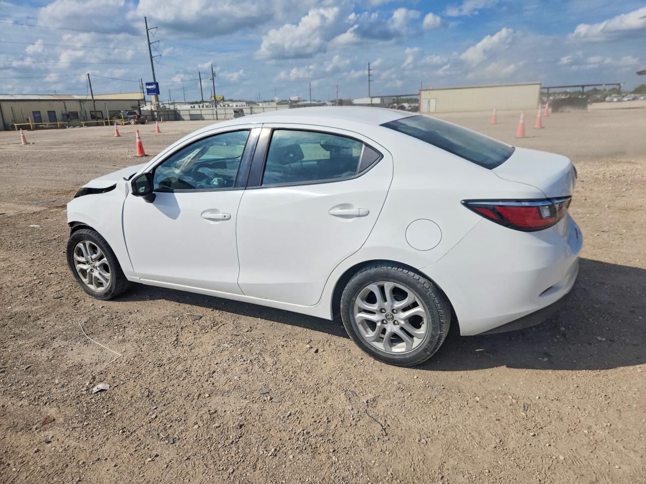 Toyota Yaris Base