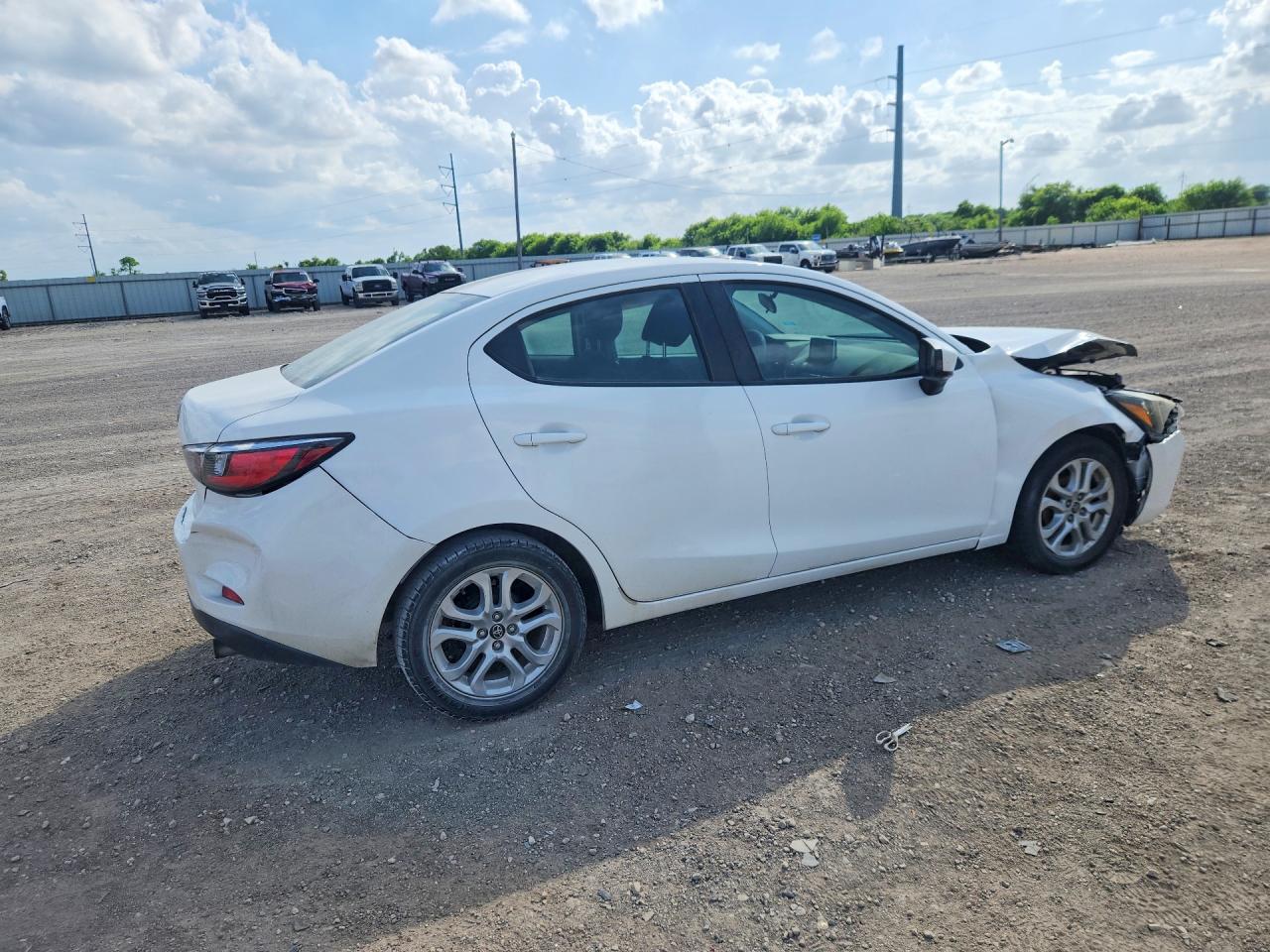 Toyota Yaris Base
